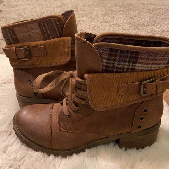 SOLD - boots - Picture 5 of 5